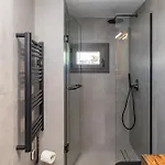 Raffar Luxury Chora Ii Apartment