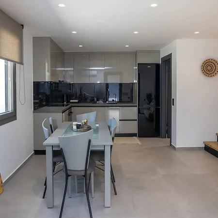 Raffar Luxury Chora Ii דירה *